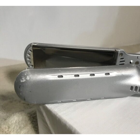 BaByliss PRO Caiman Silver Flat Iron Hair Straightener 1 1/4" 125V AC 60Hz 48W - Picture 5 of 10